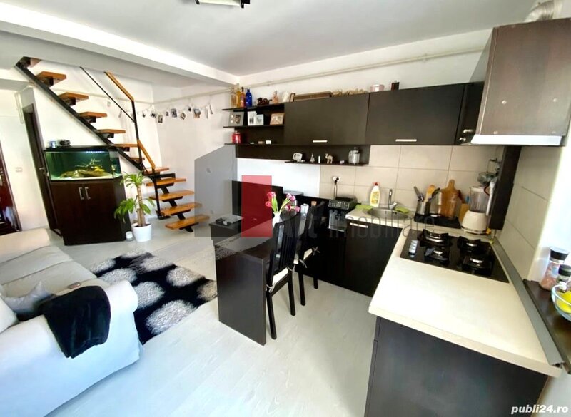 Doua camere tip duplex, 46,5 mp, mansardat, cu balcon si pod individual.
